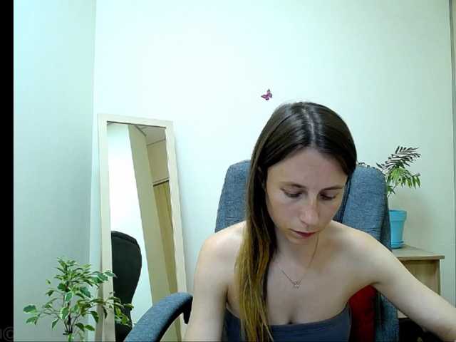 Live sex webcam photo for Vikkysik #275746245