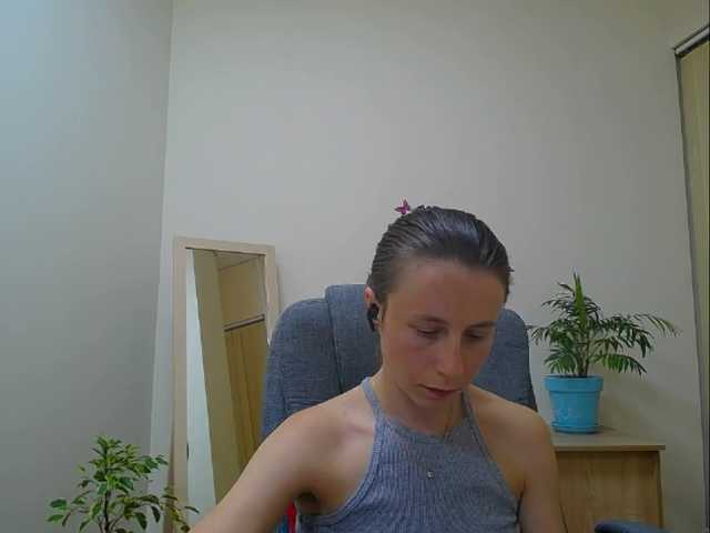 Live sex webcam photo for Vikkysik #275927401