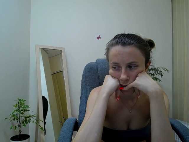 Live sex webcam photo for Vikkysik #275962300