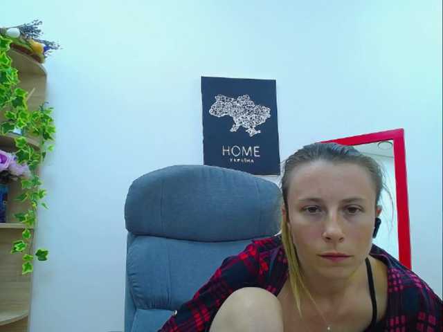 Live sex webcam photo for Vikkysik #276400679