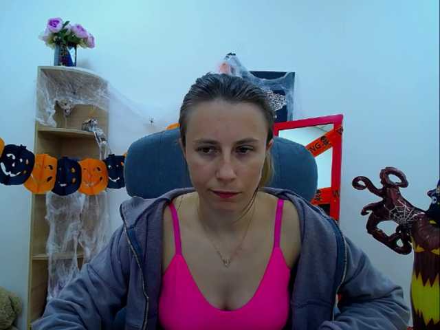 Live sex webcam photo for Vikkysik #276560125