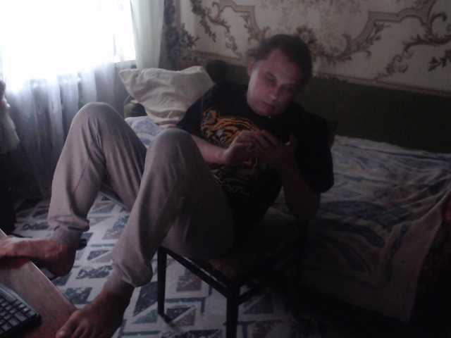 Live sex webcam photo for Viktorfghvbn5 #290690102