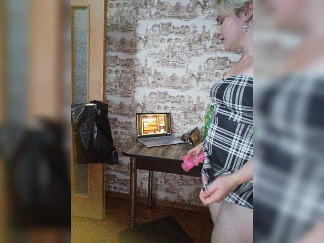 Live sex webcam photo for ViktoriaLe #275992841