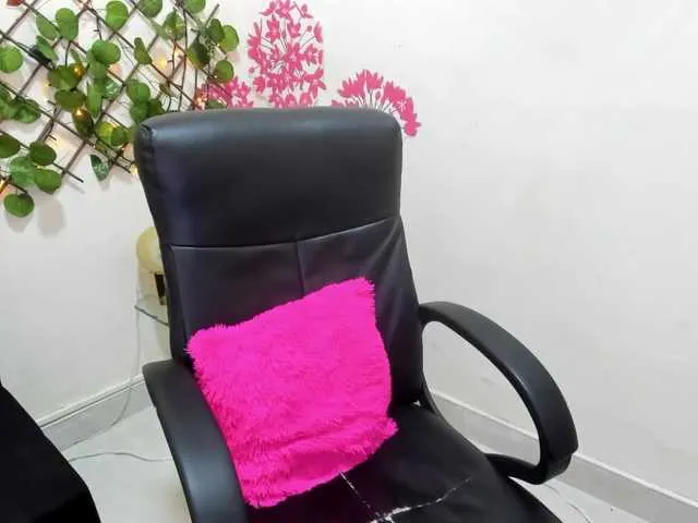 Live sex webcam photo for Violet-braun #273446364