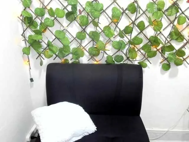 Live sex webcam photo for Violet-braun #273455055