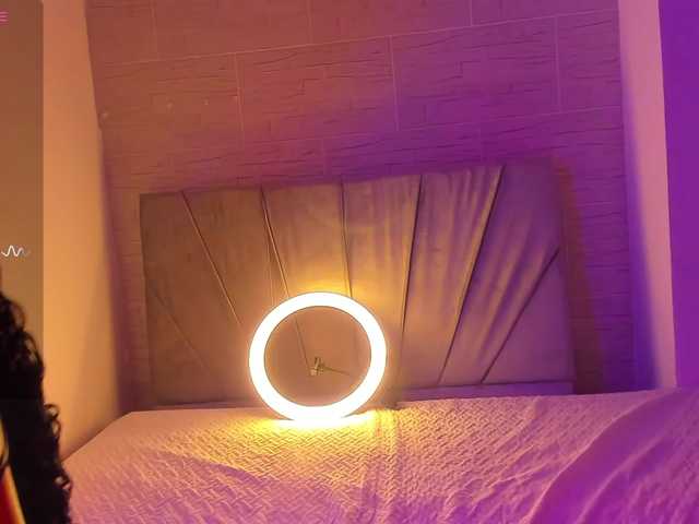 Live sex webcam photo for Violet12 #277472294