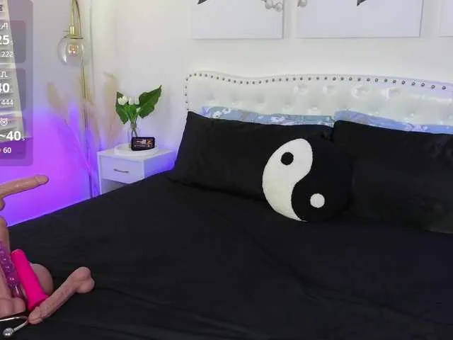 Live sex webcam photo for Violet888 #293863914