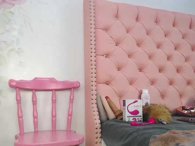 Live sex webcam photo for VioletGil #273892564