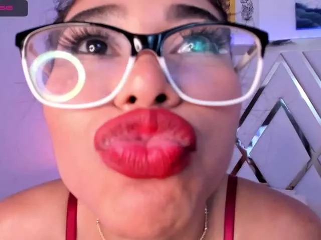 Live sex webcam photo for VioletJoness1 #272555064