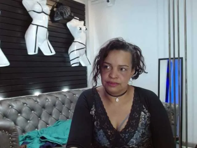 Live sex webcam photo for VioletMommyHxt #277549697