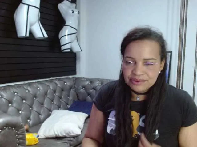 Live sex webcam photo for VioletMommyHxt #277561852