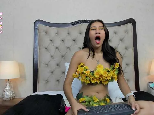 Live sex webcam photo for VioletMontes #277529182