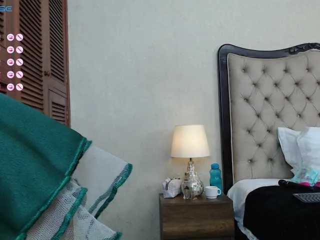 Live sex webcam photo for VioletMontes #277645566