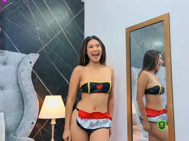 Live sex webcam photo for VioletMontes #291355234