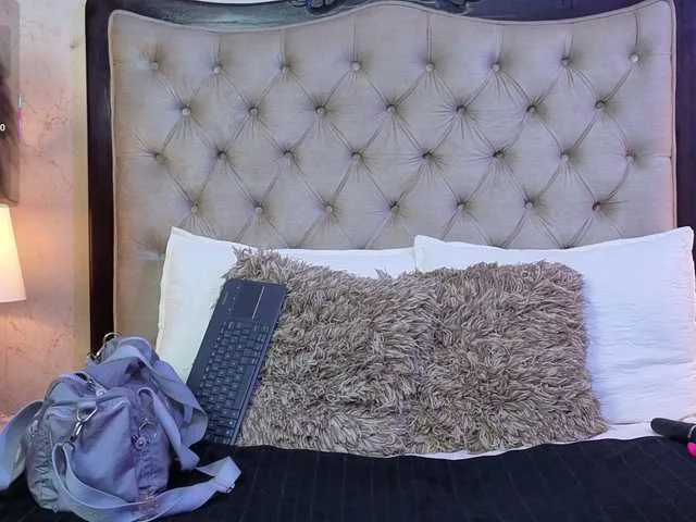 Live sex webcam photo for VioletMontes #291587927