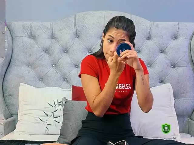 Live sex webcam photo for VioletMontes #291655436