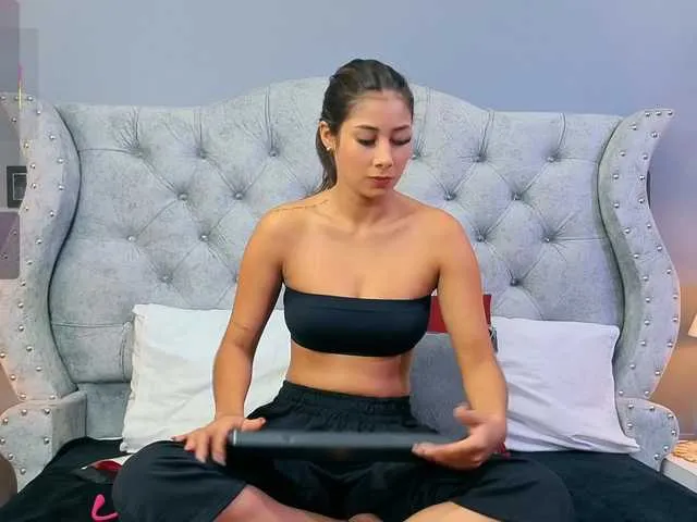 Live sex webcam photo for VioletMontes #291830592