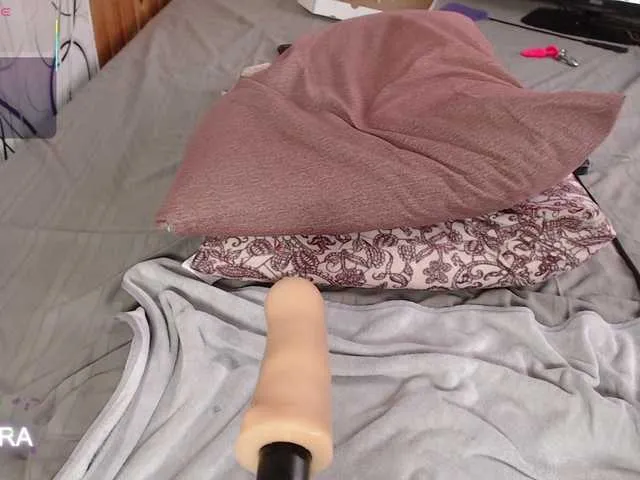 Live sex webcam photo for VioletNice #291900664