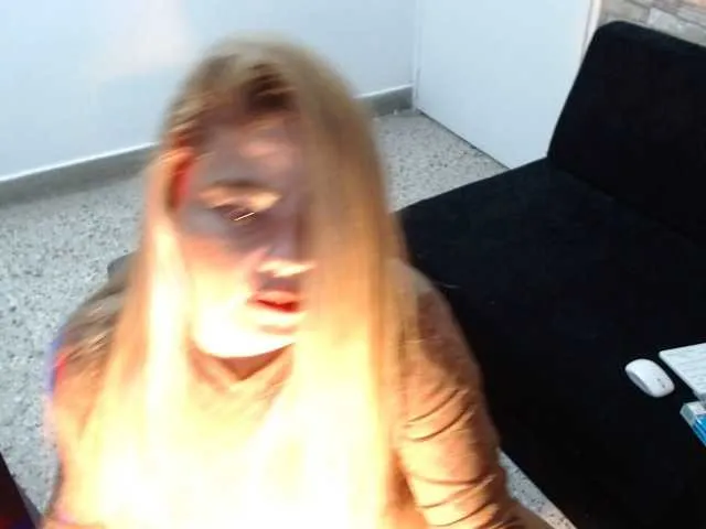 Live sex webcam photo for Violetamontan #272509645