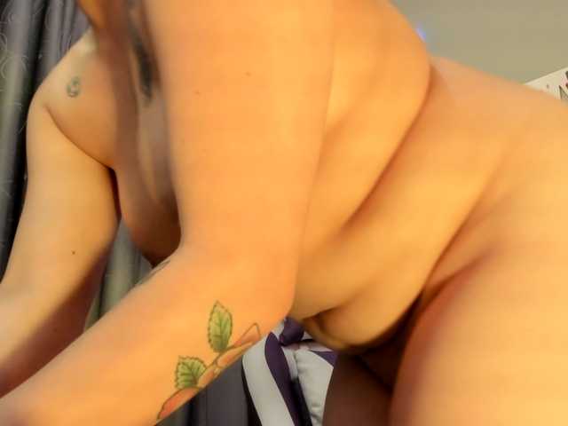 Live sex webcam photo for Violetastar #276560455