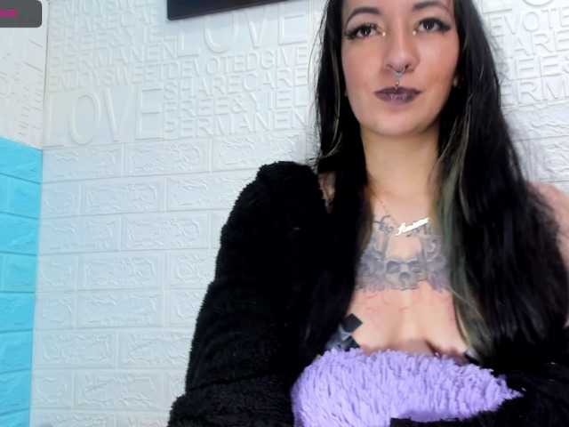 Live sex webcam photo for Violetatoo #271718236