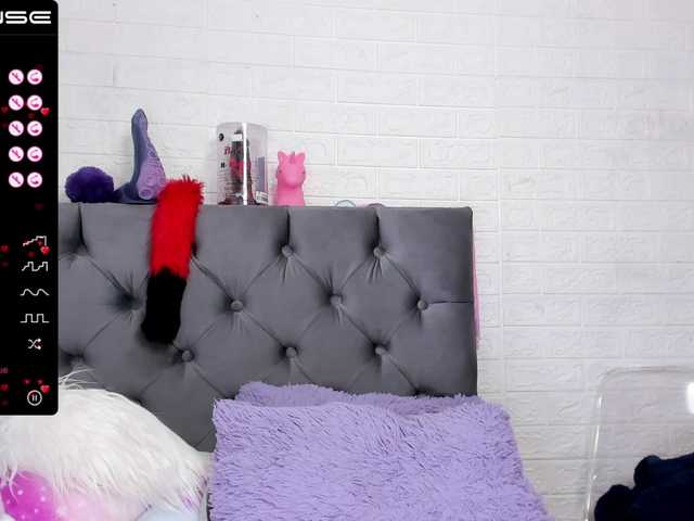 Live sex webcam photo for Violetatoo #273662699