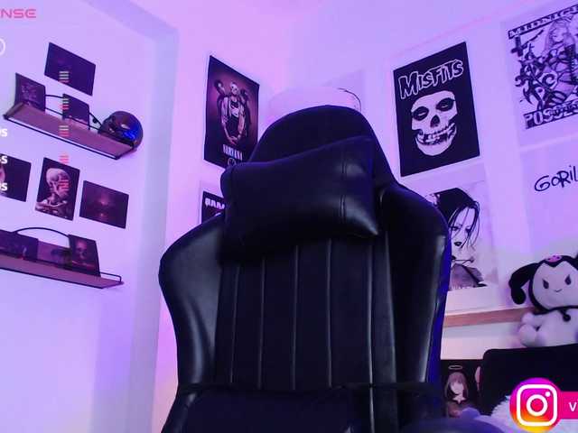 Live sex webcam photo for Violetlane #290304475