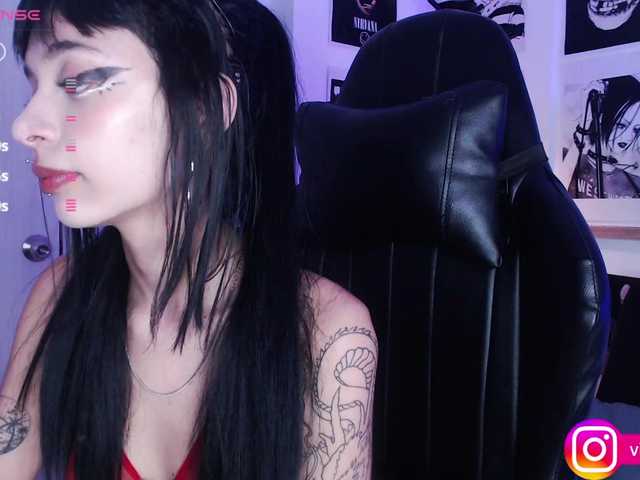 Live sex webcam photo for Violetlane #290337791