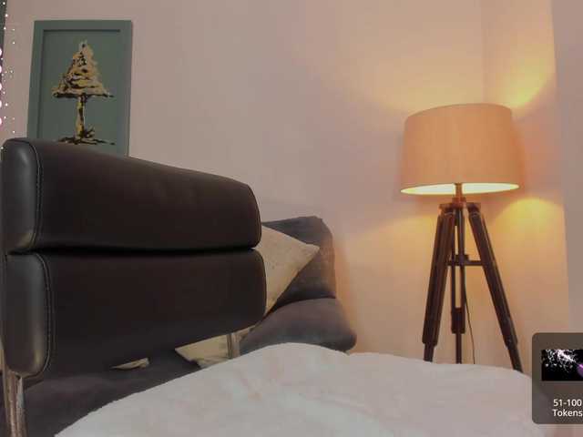 Live sex webcam photo for ViolettCastel #288073747