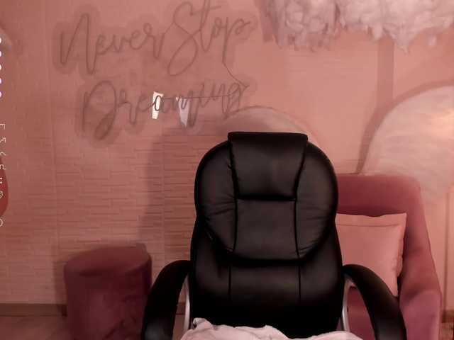 Live sex webcam photo for ViolettCastel #288073768