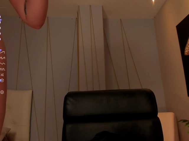 Live sex webcam photo for ViolettCastel #288073773