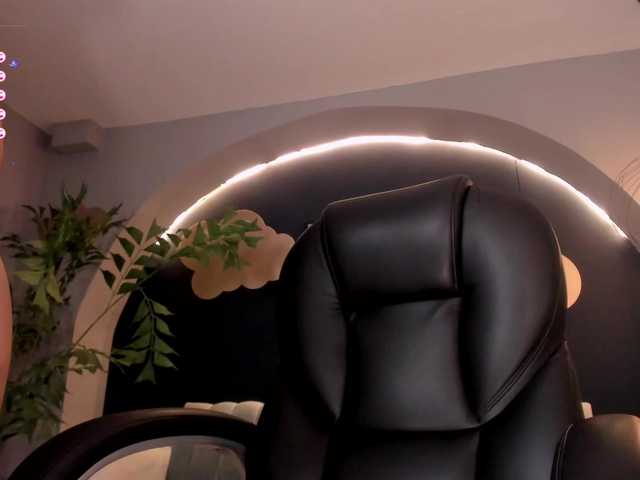 Live sex webcam photo for ViolettCastel #288073803