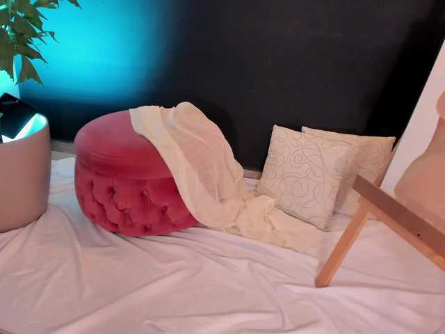 Live sex webcam photo for ViolettCastel #288073873