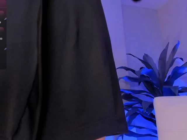 Live sex webcam photo for ViolettCastel #288073920