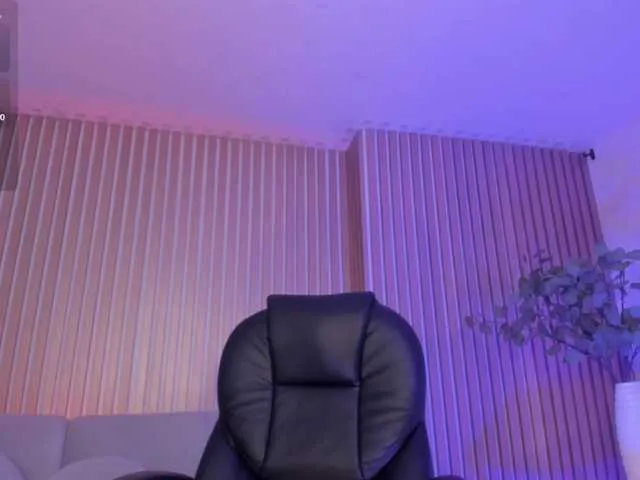 Live sex webcam photo for ViolettCastel #290371174