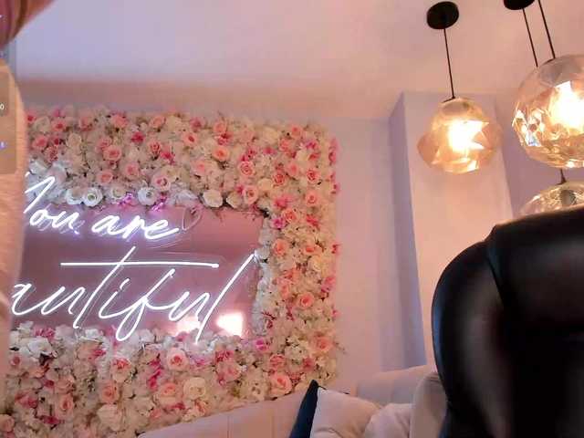 Live sex webcam photo for ViolettCastel #291343056