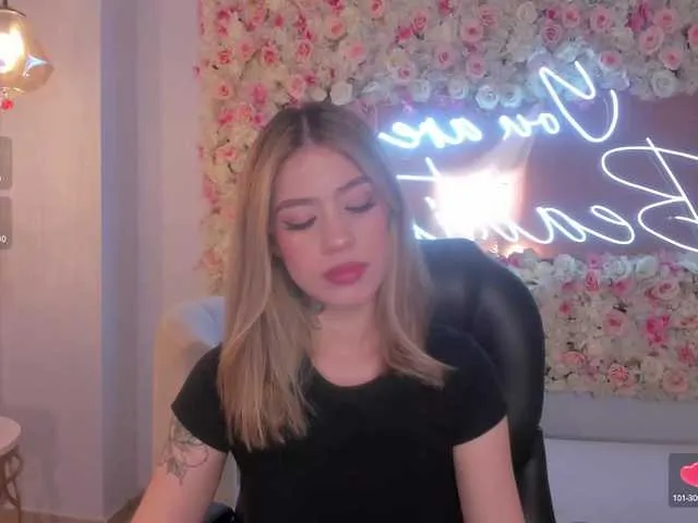 Live sex webcam photo for ViolettHansson #290958539