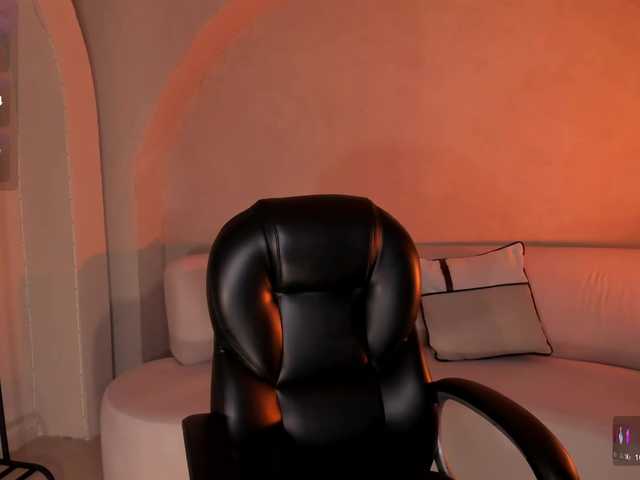 Live sex webcam photo for ViolettHansson #292321680