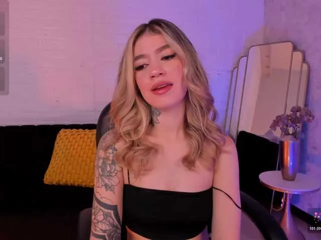 Live sex webcam photo for ViolettHansson #292376238