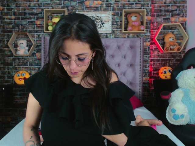 Live sex webcam photo for ViolettMiller #273850513