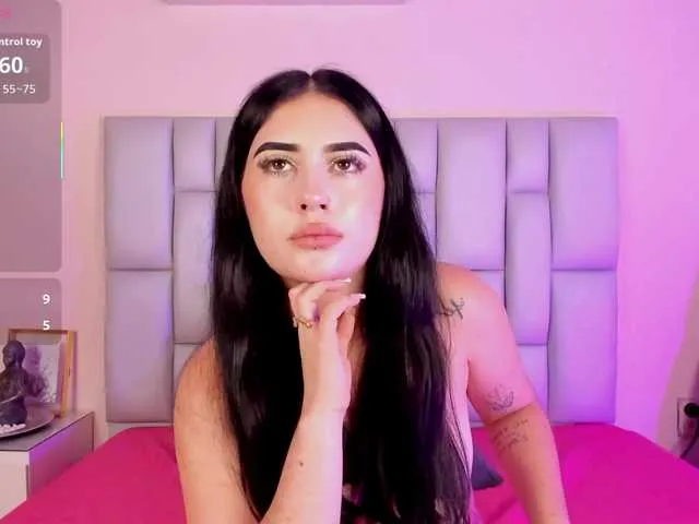 Live sex webcam photo for Violetta-Owens #291813310