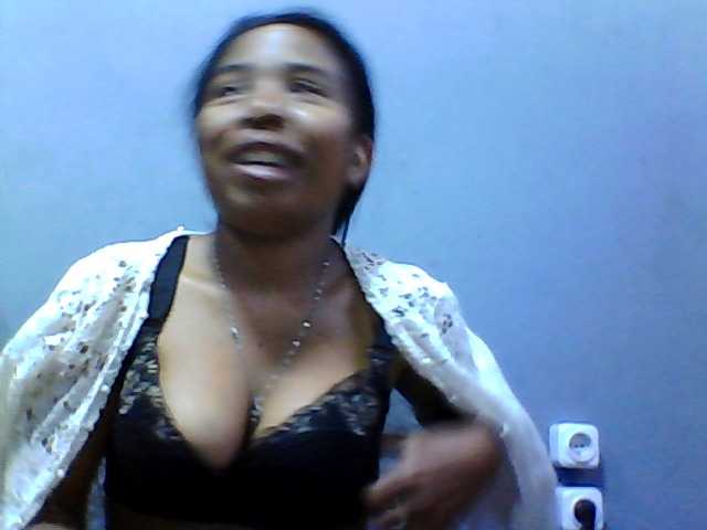 Live sex webcam photo for Violette01 #276063094