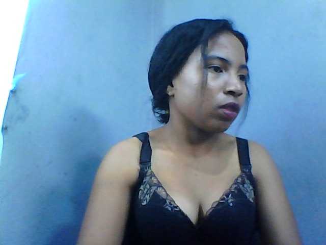 Live sex webcam photo for Violette01 #276087377