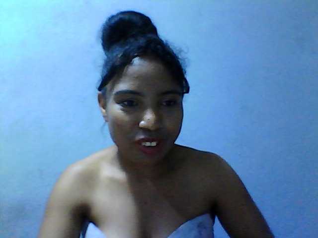 Live sex webcam photo for Violette01 #276108414