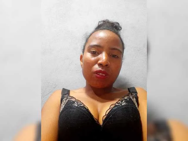 Live sex webcam photo for Violette01 #276116218