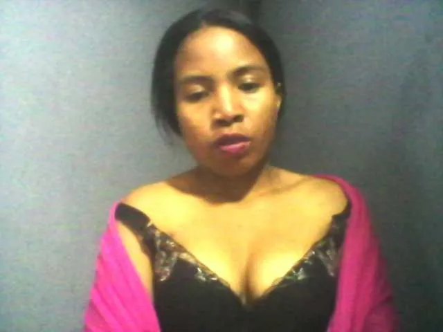 Live sex webcam photo for Violette01 #276190006