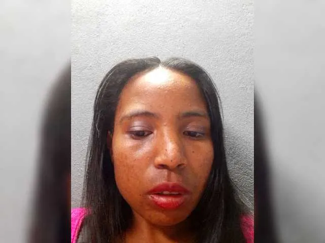 Live sex webcam photo for Violette01 #276202577