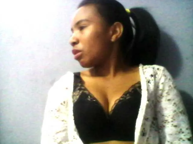 Live sex webcam photo for Violette01 #276209288