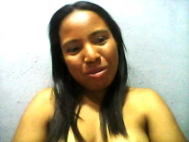 Live sex webcam photo for Violette01 #276215132