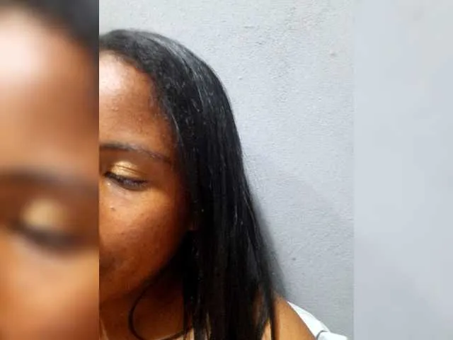 Live sex webcam photo for Violette01 #276235400